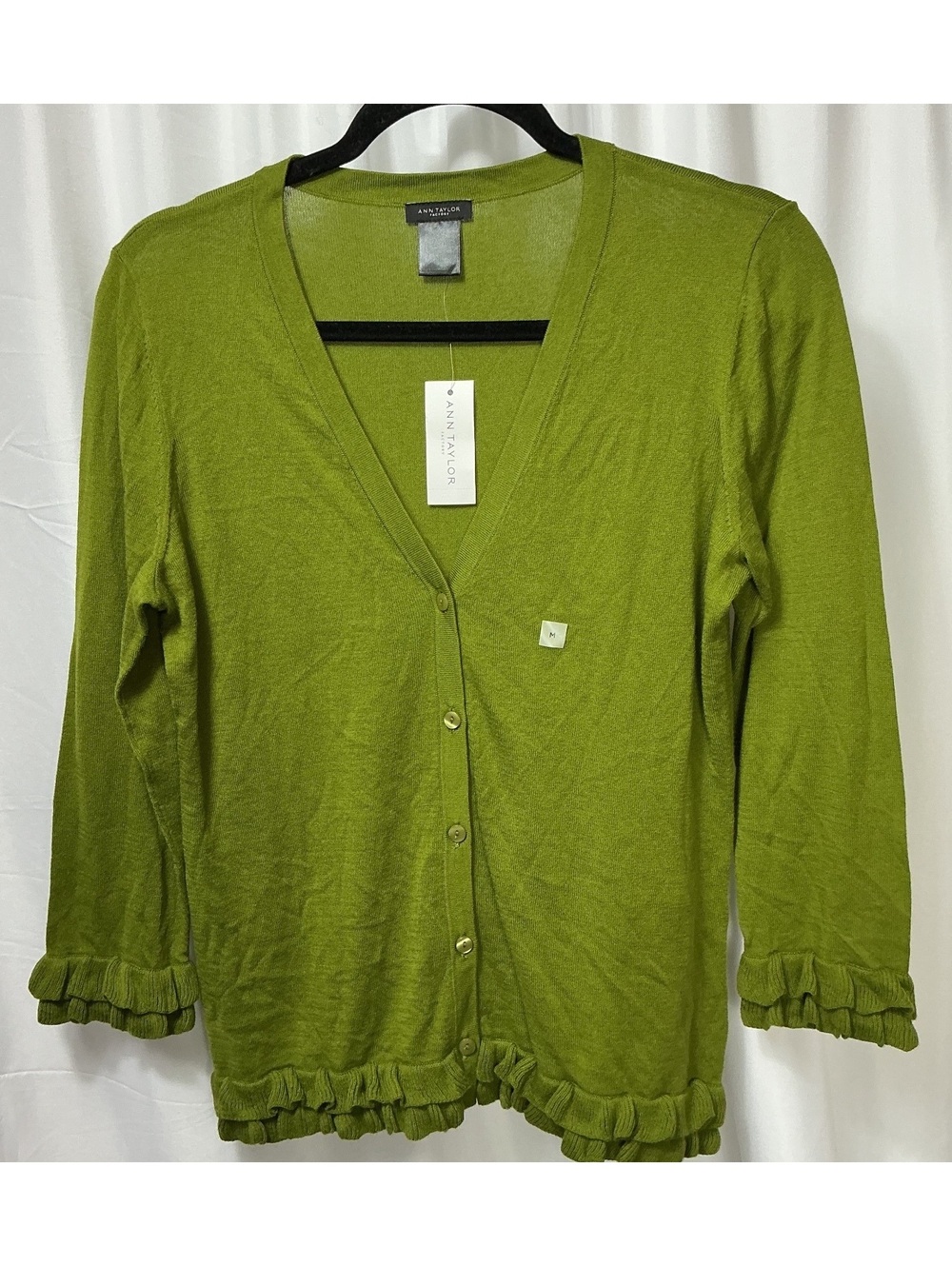 NWT Ann Taylor Factory Women’s M Green Ruffle Button Front Cardigan Work preppy